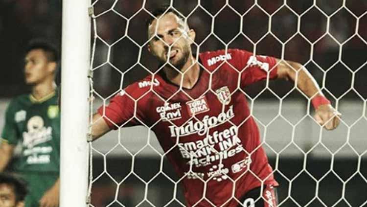Spasojevic melakukan selebrasi di gawang Persebaya.