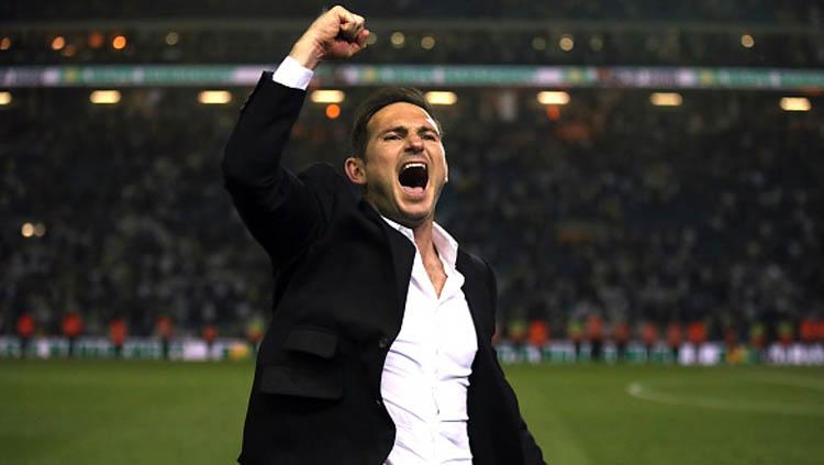 Frank Lampard persembahkan gelar untuk Chelsea meski baru tiga pekan menjabat sebagai manajer. - INDOSPORT