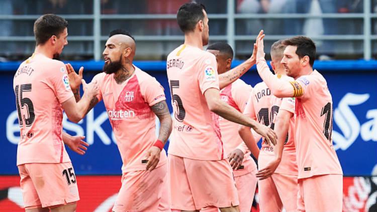 Selebrasi para pemain Barcelona usai cetak gol ke gawang Eibar. Copyright: Juan Manuel Serrano Arce/Getty Images