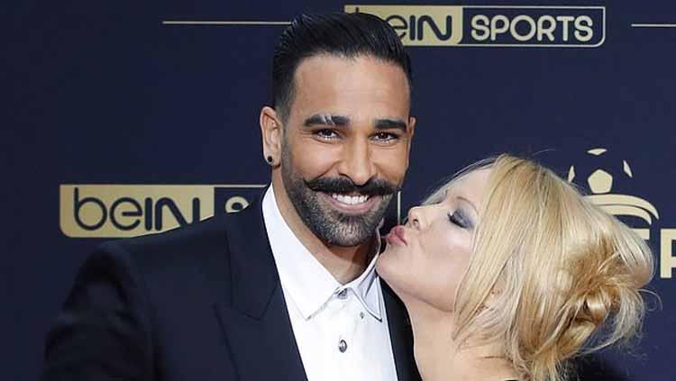 Bintang film Pamela Anderson bersama kekasihnya yang memperkuat Marseille, Adil Rami Copyright: AP