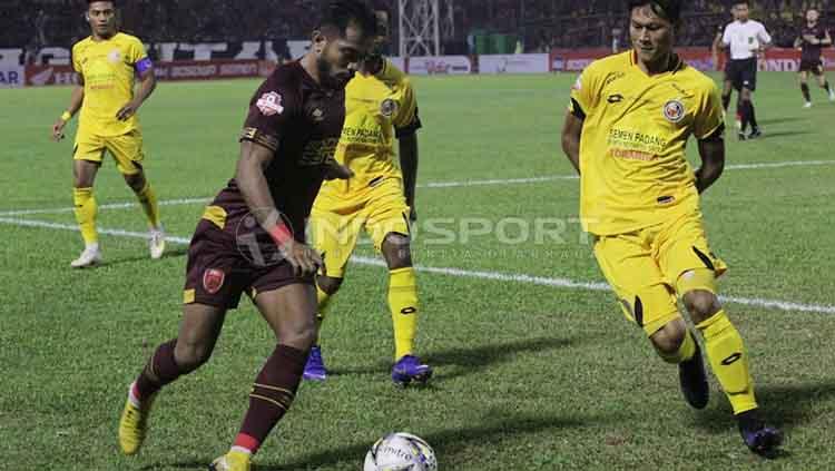 Situasi pertandingan PSM Makassar vs Semen Padang.