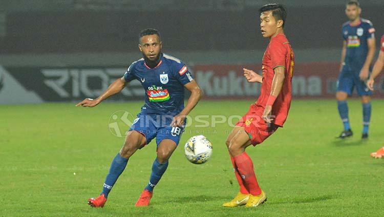 Pemain baru Bhayangkara Solo FC, Arthur Bonai, sangat antusias menyambut ajang pramusim, Piala Menpora 2021. - INDOSPORT
