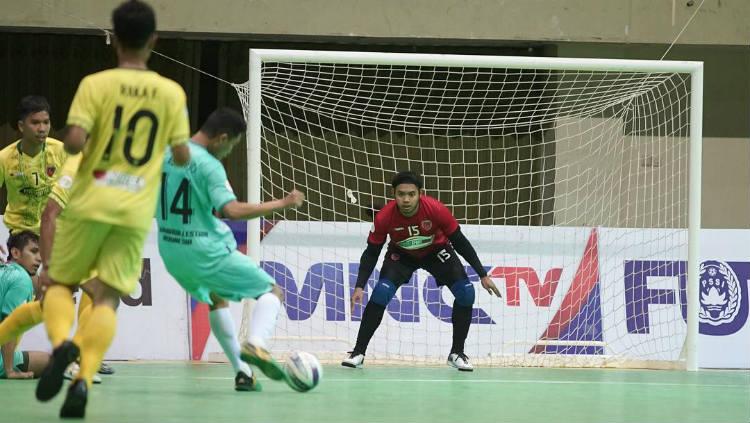 Adixi Lenzivio saat jadi kiper di kompetisi futsal Indonesia. Copyright: Instagram