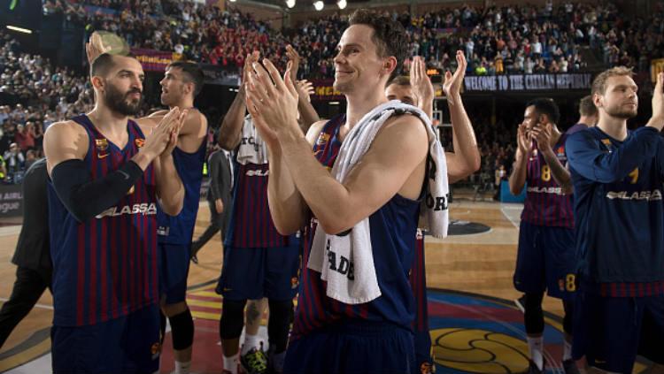 Pemain Barcelona Lassa setelah bertanding (Photo by Rodolfo Molina EB via Getty Images) - INDOSPORT