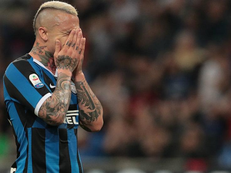 Ekspresi kekecawaan dari Radja Nainggolan. Copyright: Emilio Andreoli/Getty Images