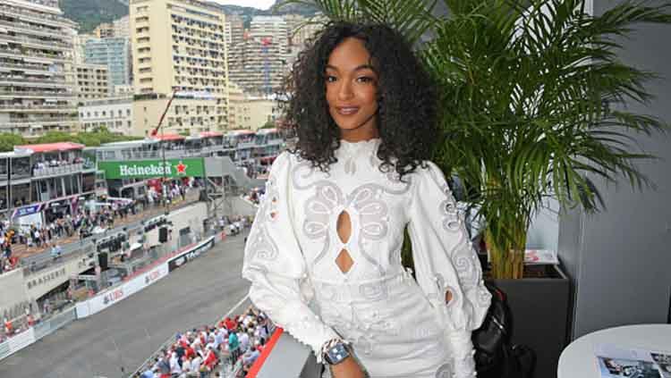 Model sekaligus aktris Inggris, Jourdan Dunn saat menyaksikan balapan Formula 1 di GP Monaco. David M. Benett/Dave Benett/Getty Images for TAG Heuer