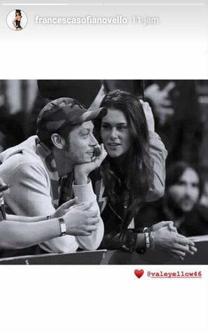 Momen kebersamaan Valentino Rossi bersama kekasihnya, Francesca Sofia Novello. Copyright: Instagram @francescasofianovello