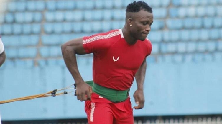 Gelandang klub Liga 1, Persipura, Ibrahim Conteh, tak bisa menyelamatkan Sierra Leone dari kekalahan 0-1 melawan Benin di ajang Kualifikasi Piala Afrika, Minggu (17/11/19). - INDOSPORT