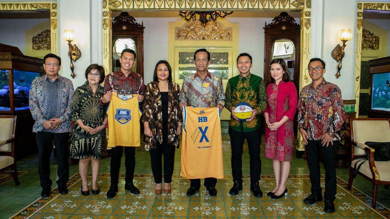 Sri Sultan Hamengkubuwono X menyambut gembira rencana hadirnya kompetisi basket pelajar Developmental Basketball League (DBL) Academy di Yogyakarta.