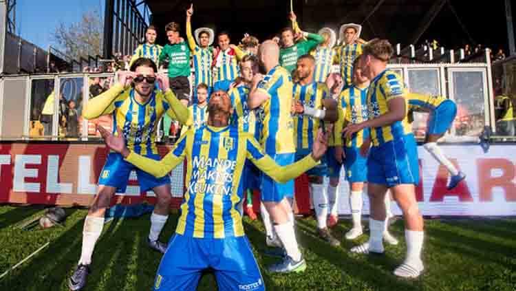 Perayaan kemenangan sekaligus lolos ke Eredivisie Liga Belanda. Rabu (29/05/19). VI Images via Getty Images