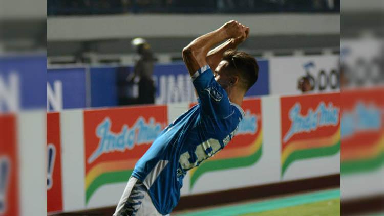 Selebrasi memancing eks Persib Bandung Jonathan Bauman. Copyright: persib.co.id