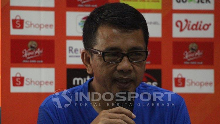 Pelatih PSIS Semarang, Jafri Sastra saat konfrensi pers. - INDOSPORT