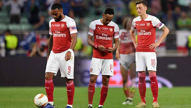 Striker Arsenal, Pierre-Emerick Aubameyang (tengah) gagal membantu timnya melaju ke babak 16 besar Liga Europa. - INDOSPORT