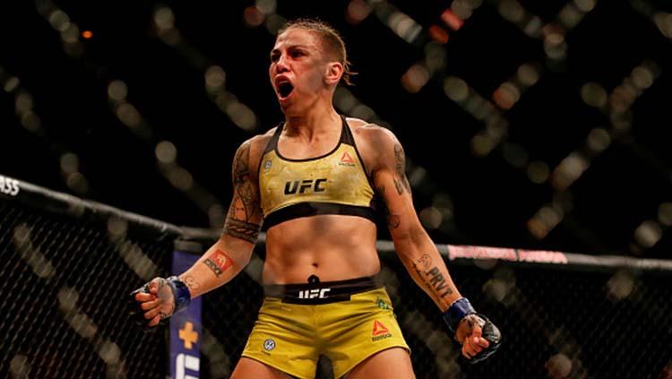 Jessica Andrade berhasil kalahkan Rose Namajunas. Alexandre Schneider/Getty Images - INDOSPORT