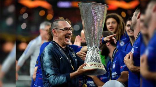 Pelatih Chelsea Maurizio Sarri saat merayakan gelar juara Liga Europa 2018/2019, Kamis (30/05/19). Copyright: Twitter/@EuropaLeague