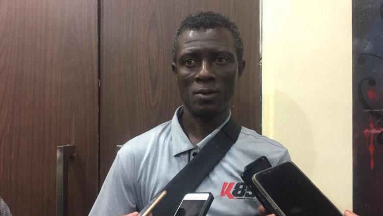 Pelatih asal Kamerun Mial Balebata Armand. Copyright: Topik Papua/Istimewa