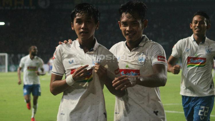 Selebrasi Septian David Maulana usai cetak gol ke gawang Persebaya. Ronald Seger/INDOSPORT.COM