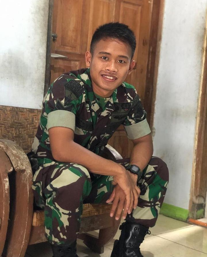 Fredyan Wahyu, pemain PSIS Semarang yang juga anggota TNI Copyright: instagram.com/fredyanwahyu98/