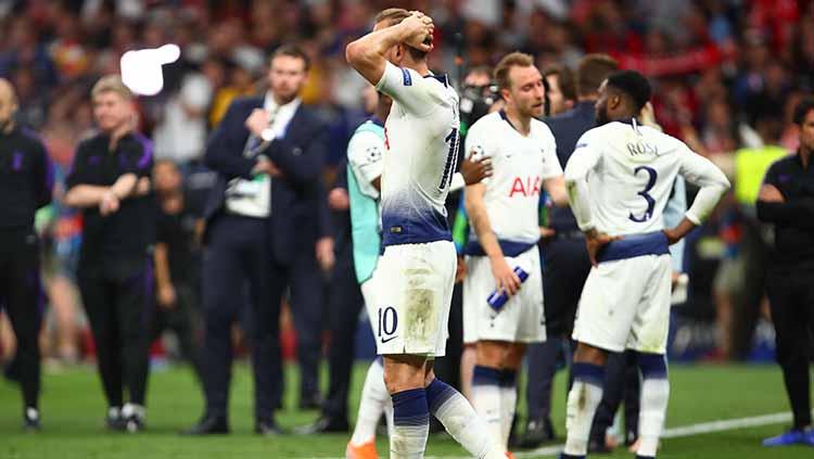 Harry Kane tampak lesu usai gagal meraih trofi Liga Champions musim ini. Robbie Jay Barratt - AMA/Getty Images - INDOSPORT