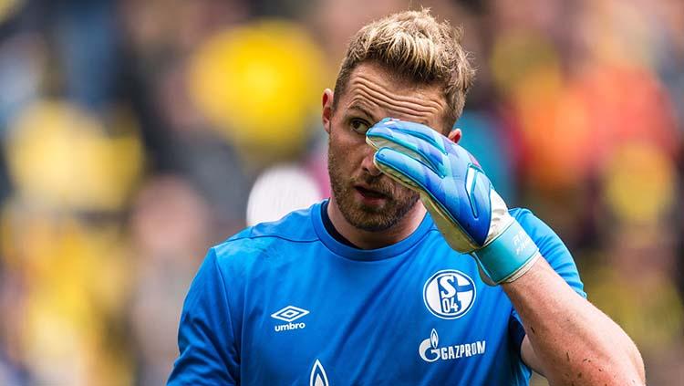 Kiper Schalke Ralf Fahrmann pada laga saat melawan Borussia Dortmund. VI Images via Getty Images Copyright: VI Images via Getty Images