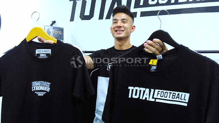 Gelandang tim Persib Bandung, Kim Jeffrey Kurniawan mulai merambah bisnis clothing dengan brand
