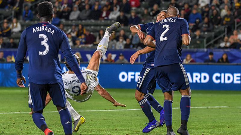 Zlatan Ibrahimovic Saat Melakukan Tendangan Salto Melawan New England