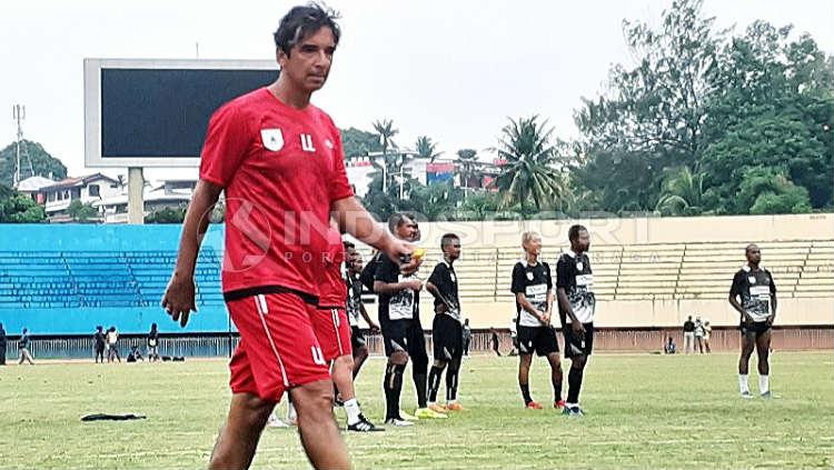 Luciano Leandro saat masih menjadi kepala pelatih Persipura Jayapura di Shopee Liga 1 2019.