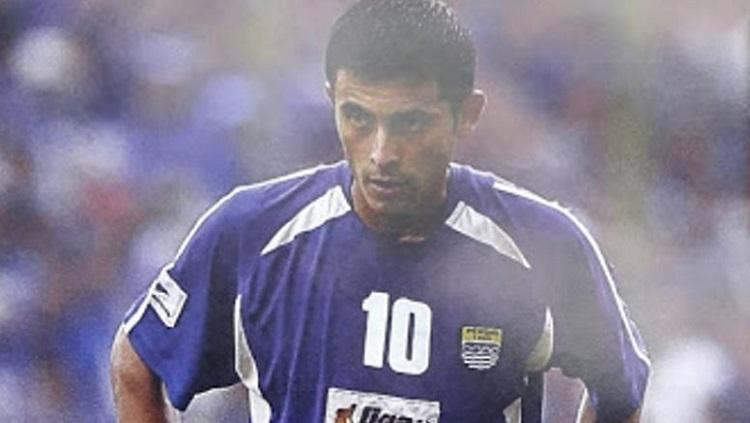 Nama Alejandro Tobar sangat melekat di hati fans Persib Bandung usai didatangkan pada tahun 2003 silam. Apa kabar dirinya?