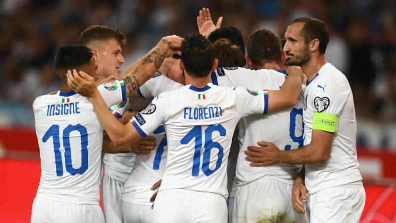 Selebrasi para pemain Italia usai mengalahkan Yunani, Claudio Villa/Getty Images