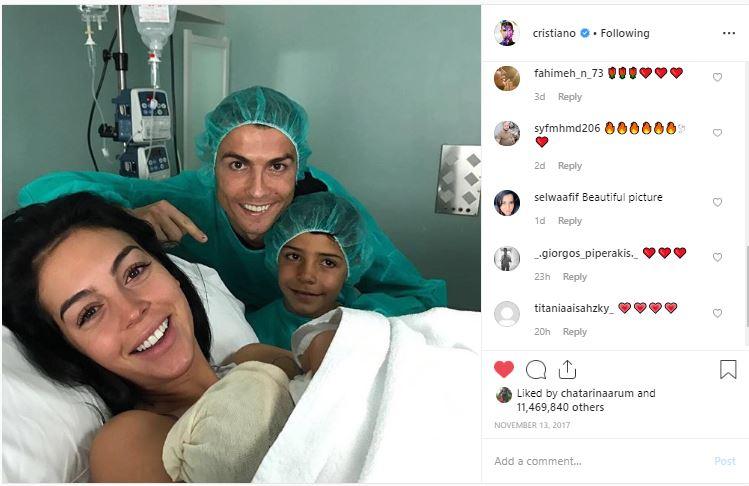 Ronaldo mendampingi Georgina Rodriguez pasca lahiran Copyright: instagram.com/cristiano
