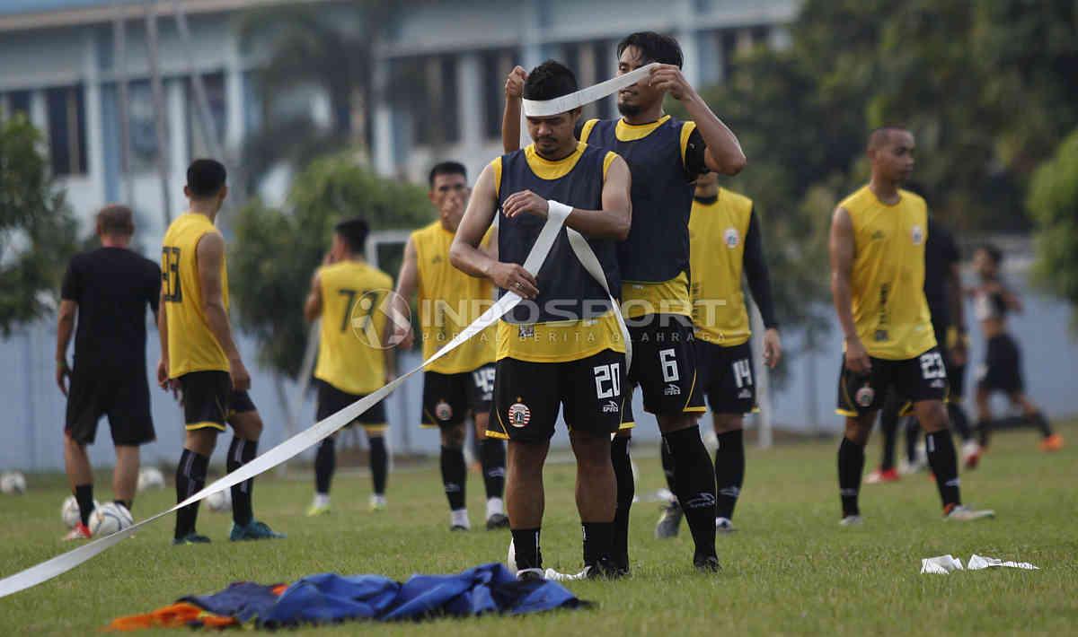 Dua pemain senior Persija Jakarta, Maman Abdurahman dan Bambang Pamungkas di sela-sela latihan di Lapangan PSAU TNI Halim Perdanakusuma, Jakarta Timur, Rabu (12/06/19). Foto: Herry Ibrahim/INDOSPORT