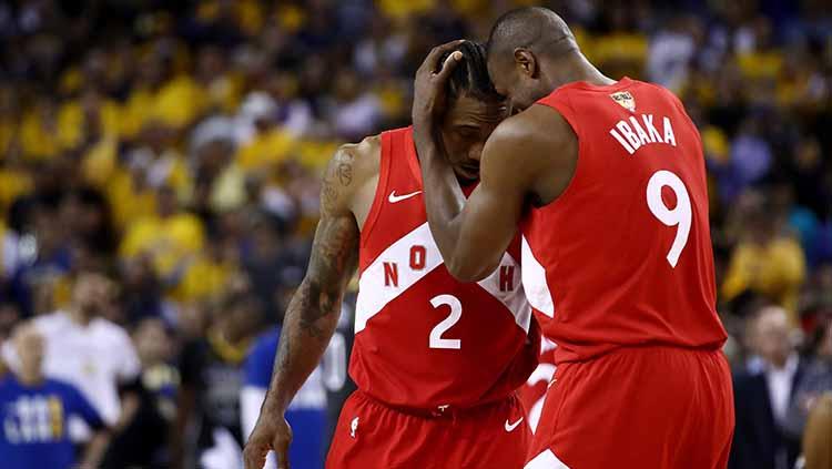 Bintang Toronto Raptors, Serge Ibaka, mengaku masih kecewa dengan keputusan Kawhi Leonard yang memilih hengkang ke Los Angeles Clippers. - INDOSPORT