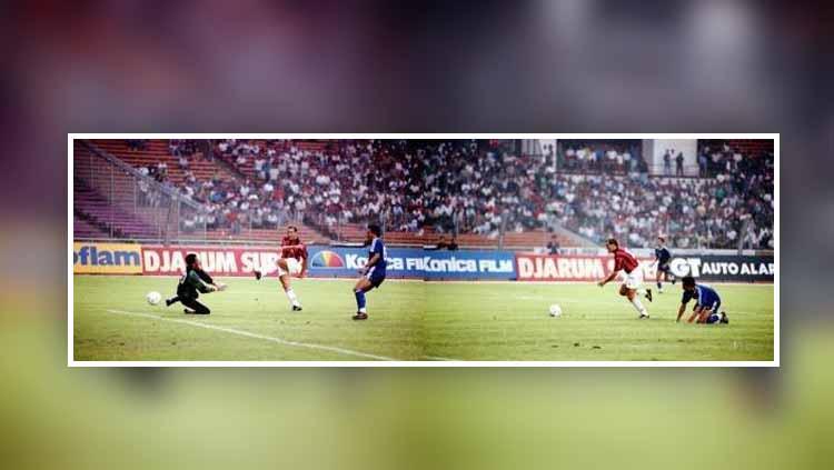 Paolo Baldieri saat mencetak gol ke gawang Persib Bandung