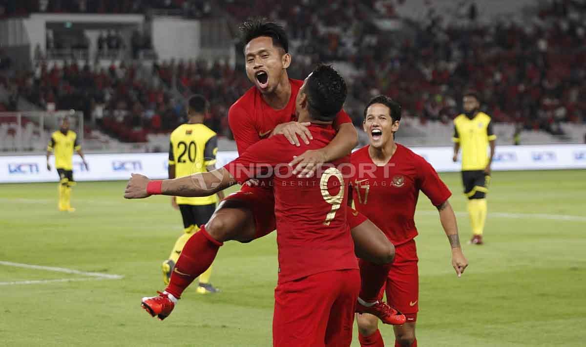 Andik Vermansah, Beto Goncalves, dan Irfan Bachdim merayakan gol ke gawang Vanuatu di Stadion Gelora Bung Karno, Sabtu (15/06/19). Foto Herry Ibrahim