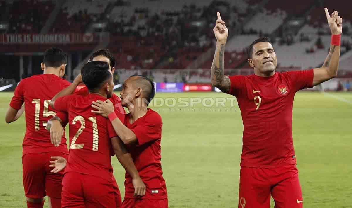 Para pemain Timnas Indonesia Senior usai melakukan selebrasi dalam laga uji coba melawan Vanuatu di Stadion Utama Gelora Bung Karno, Sabtu (15/06/19). Foto Herry Ibrahim