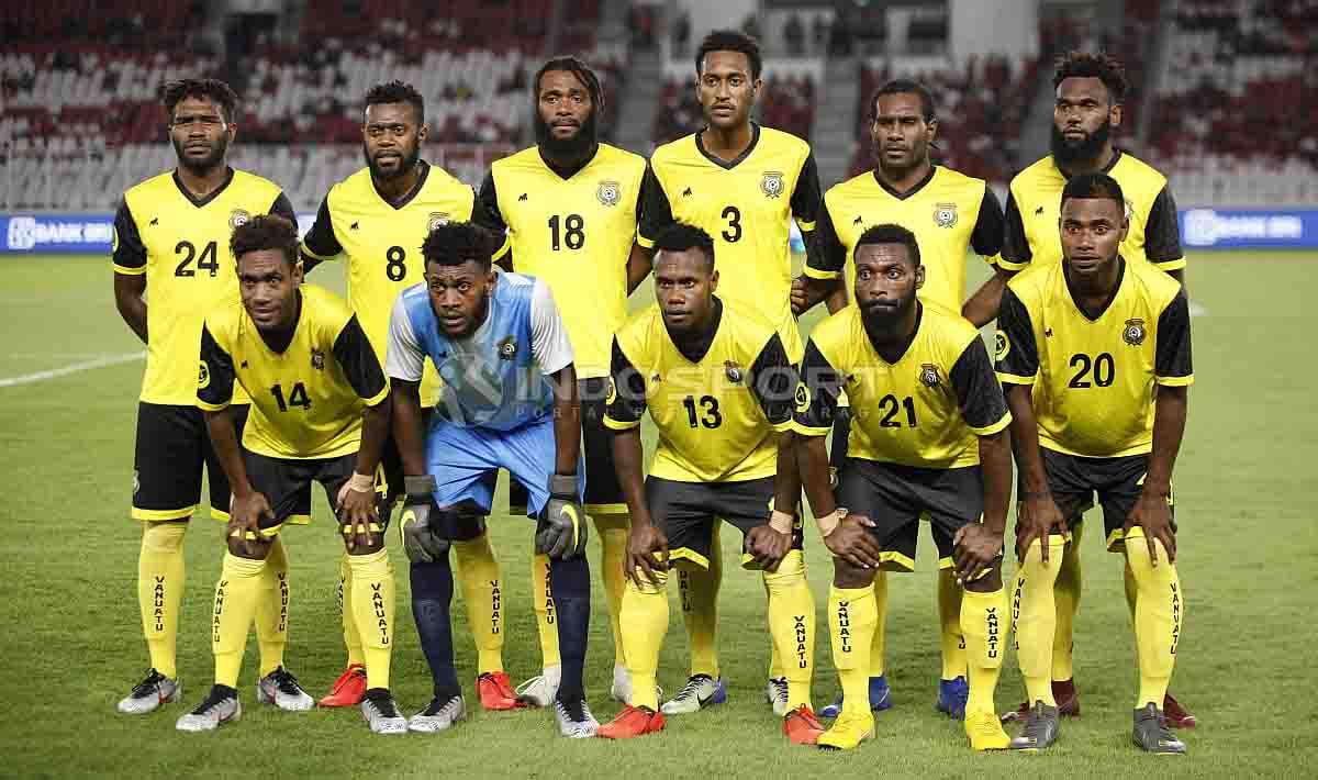 Skuat Timnas Vanuatu melawan Timnas Indonesia Senior dalam laga uji coba di Stadion Utama Gelora Bung Karno, Sabtu (15/06/19). Foto Herry Ibrahim