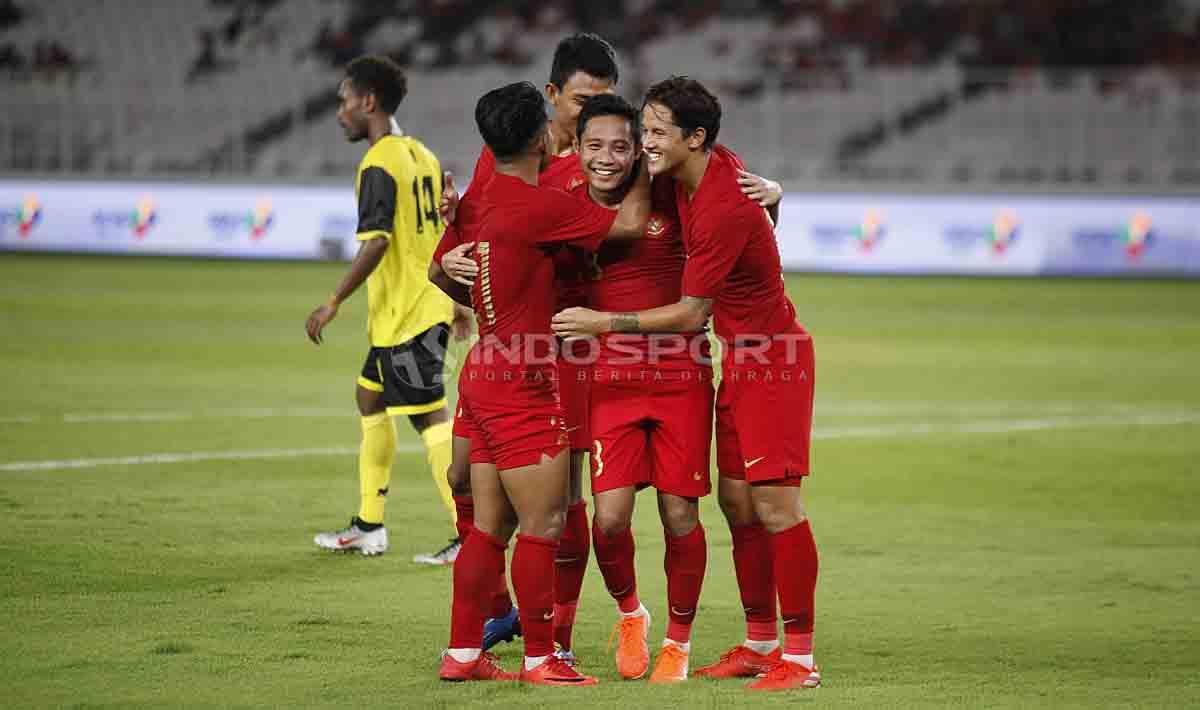 Aksi selebrasi pemain Timnas Indonesia setelah Evan Dimas mencetak gol ke gawang Vanuatu. Foto Herry Ibrahim