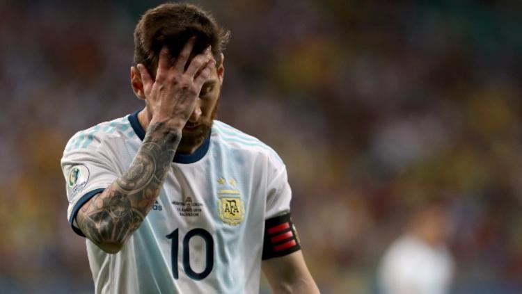 Bintang Timnas Argentina, Lionel Messi, membuat seorang fans cantic menangis. Bruna Prado/Getty Images. - INDOSPORT