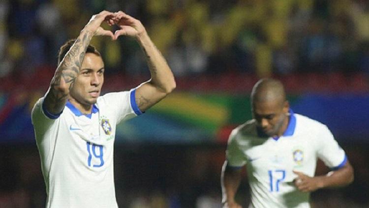 AC Milan dikabarkan menarik diri dari perburuan bintang Timnas Brasil, Everton Soares. - INDOSPORT
