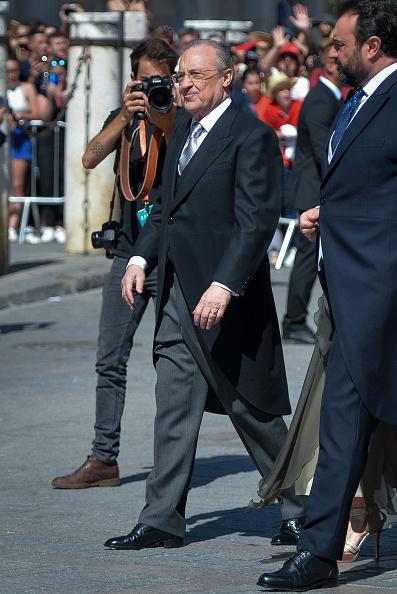 Florentino Perez hadir sendirian dalam pernikahan Sergio Ramos Copyright: Aitor Alcalde/Getty Images