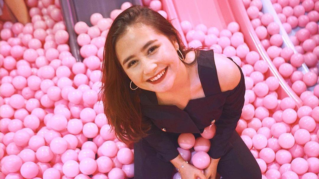 Prilly Latuconsina baru saja menjalani wisuda. - INDOSPORT