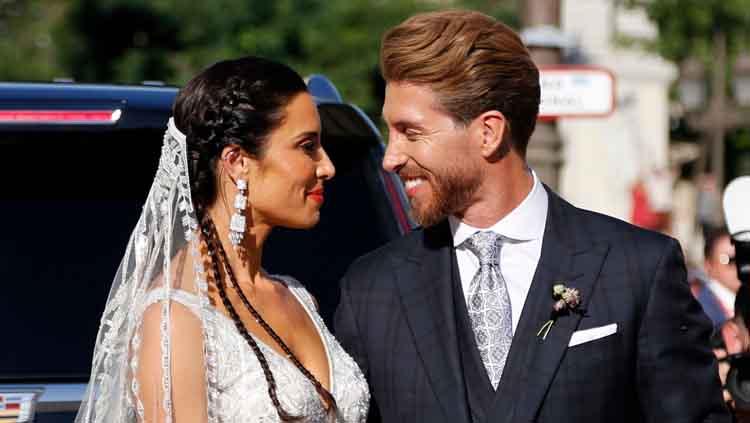 Sergio Ramos tengah berbahagia resmi menikah dengan presenter televisi asal Spanyol, Pilar Rubio di Sevilla1. - INDOSPORT