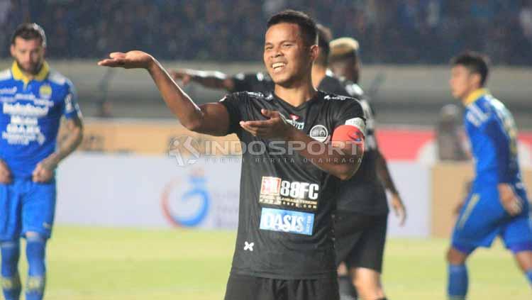 Pemain PS Tira-Persikabo, Manahati Lestusen. Foto: Arif Rahman/INDOSPORT Copyright: Arif Rahman/INDOSPORT