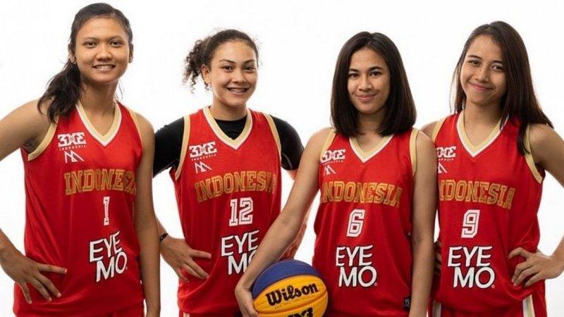 Penggawa tim nasional bola basket 3x3 putri Indonesia (ki-ka) Dyah Lestari, Tricia Mary Aoijs, Christie Rumambi dan Dewa Ayu Made Sriartha yang berlaga di Piala Dunia 3x3 2019 di Amsterdam, Belanda, 18-23 Juni 2019. - INDOSPORT