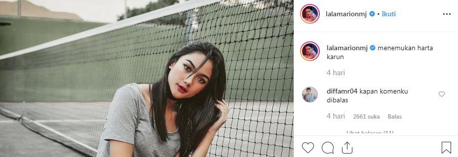 Marion Jola saat berfoto di lapangan tenis. Copyright: Instagram/Marion Jola