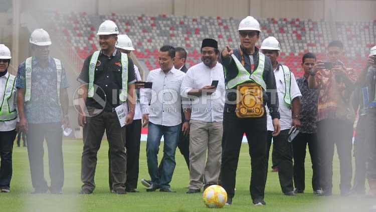 Menpora RI, Imam Nahrawi beserta rombongan saat mengunjungi Stadion Papua Bangkit