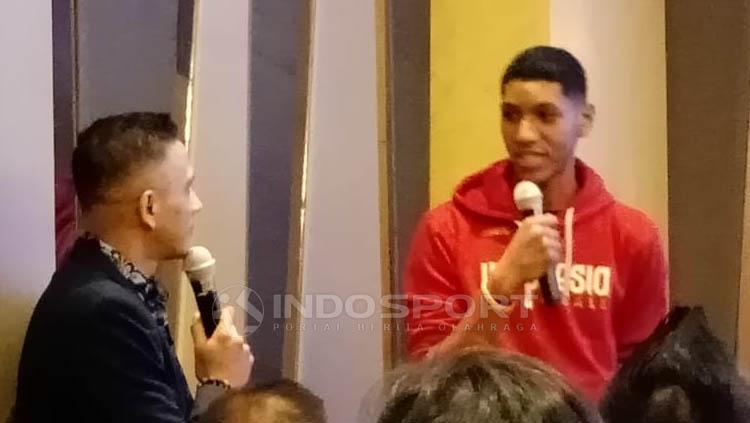 Calon bintang NBA asal Indonesia, Derrick Michael menerima tantangan dari Denny Sumargo untuk bermain basket satu lawan satu. - INDOSPORT