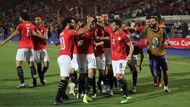 Aksi selebrasi Timnas Mesir setelah Trezeguet mencetak gol ke gawang Zimbabwe pada laga pembuka Piala Afrika 2019 di Cairo International Stadium.