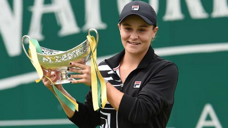 Petenis Asleigh Barty dan Emma Raducanu mendapatkan penghargaan dalam kategori berbeda di WTA Awards yang diumumkan pada Selasa (07/12/21).