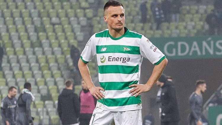 Sławomir Peszko, pemain berpengalaman yang kembali ke Lechia Gdansk setelah musim lalu dipinjamkan. Copyright: Instagram.com/Sławomir Peszko